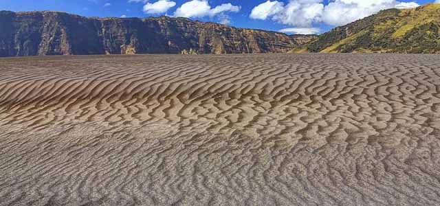 Sabun dari Pasir Lembah Angin Berbisik Namibia: Kisah Keindahan, Keberlanjutan, dan Tradisi